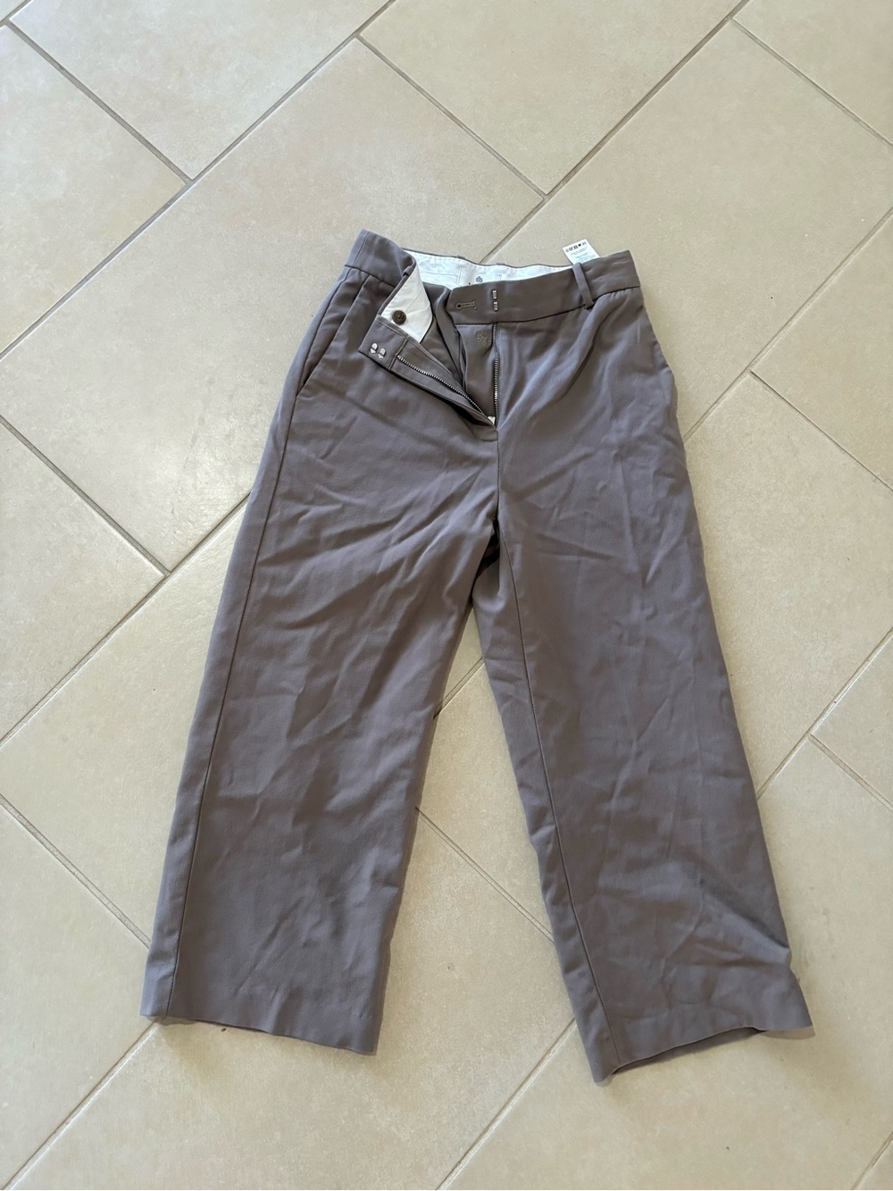 Aritzia Babaton Grey 95% Wool Blend Tailored Trousers Size 2 – Straight Leg